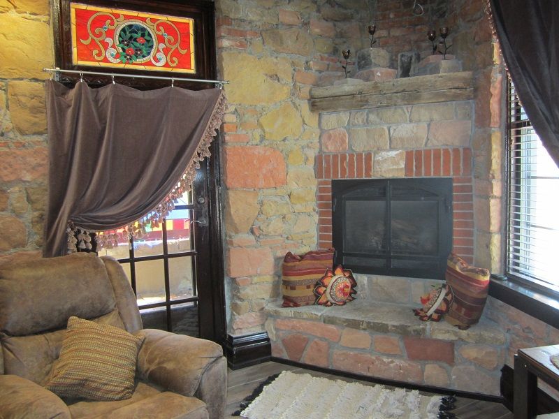 FlatIron Historic Sandstone Inn: 745 N River St, Hot Springs, SD 57747